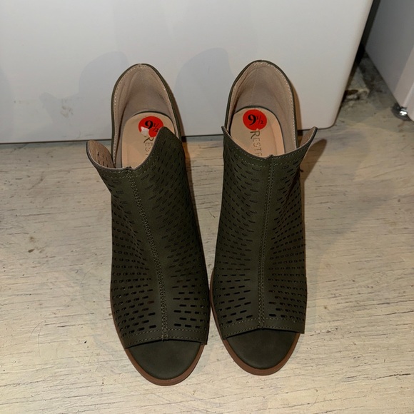 Dark green peep toe booties - Picture 1 of 4